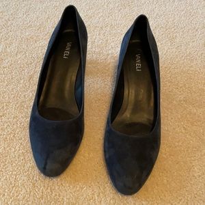 Vaneli navy suede pump with wooden round heel